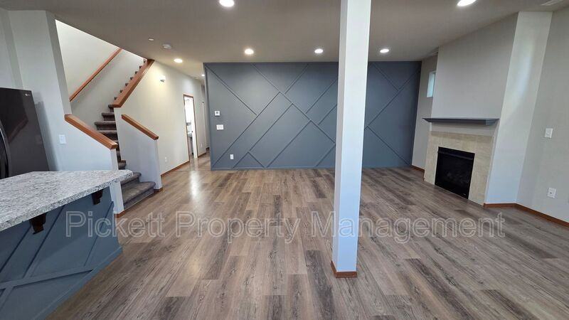 2523 Filbert Ave - Photo 5 of 38