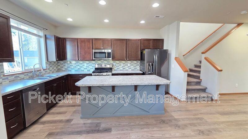 2523 Filbert Ave - Photo 7 of 38