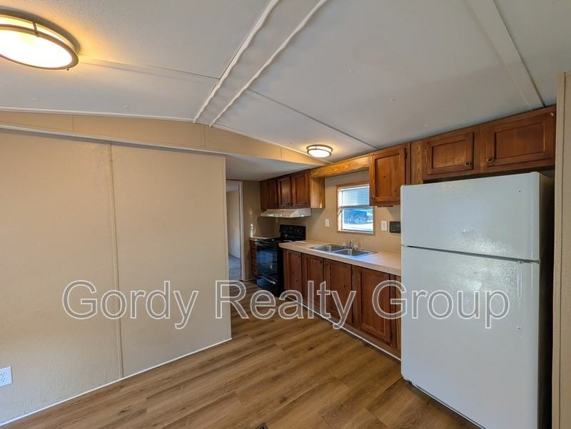 3017 Camp Rd - Photo 4 of 11