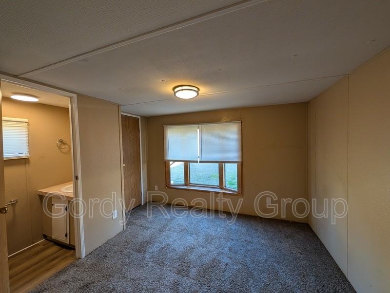 3017 Camp Rd - Photo 6 of 11