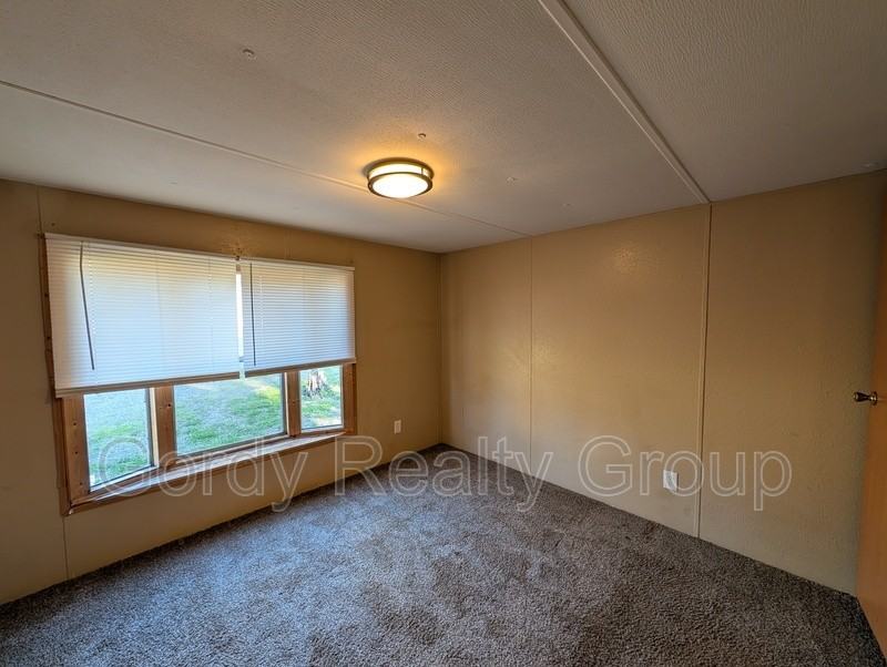 3017 Camp Rd - Photo 7 of 11