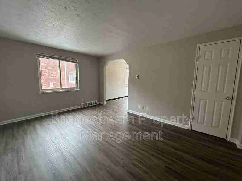 1225 Lytle Ln #2 - Photo 2 of 5