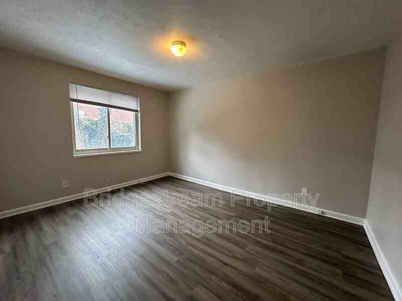 1225 Lytle Ln #2 - Photo 3 of 5