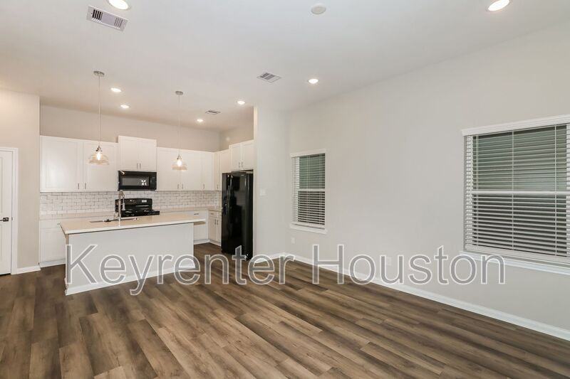 9910 Clark Rd #B - Photo 3 of 15