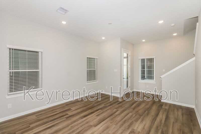 9910 Clark Rd #B - Photo 4 of 15