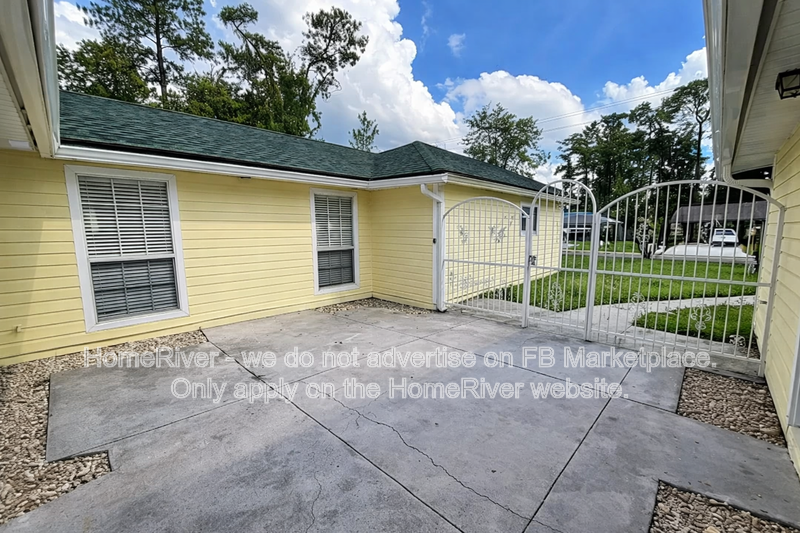 1746 Bartlett Ave - Photo 2 of 14