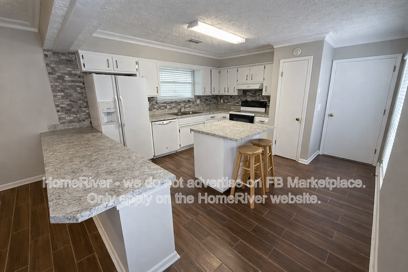 1746 Bartlett Ave - Photo 3 of 14