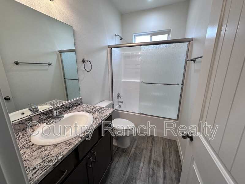 2176 E Hutch St - Photo 7 of 28