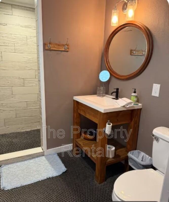 1700 Golder Ave #B - Photo 7 of 8