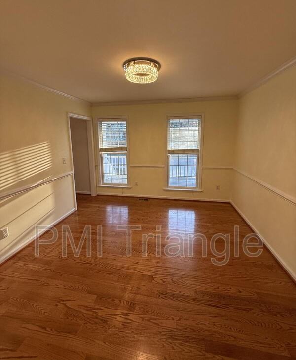 8305 Hobhouse Cir - Photo 5 of 24