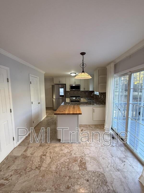 8305 Hobhouse Cir - Photo 7 of 24