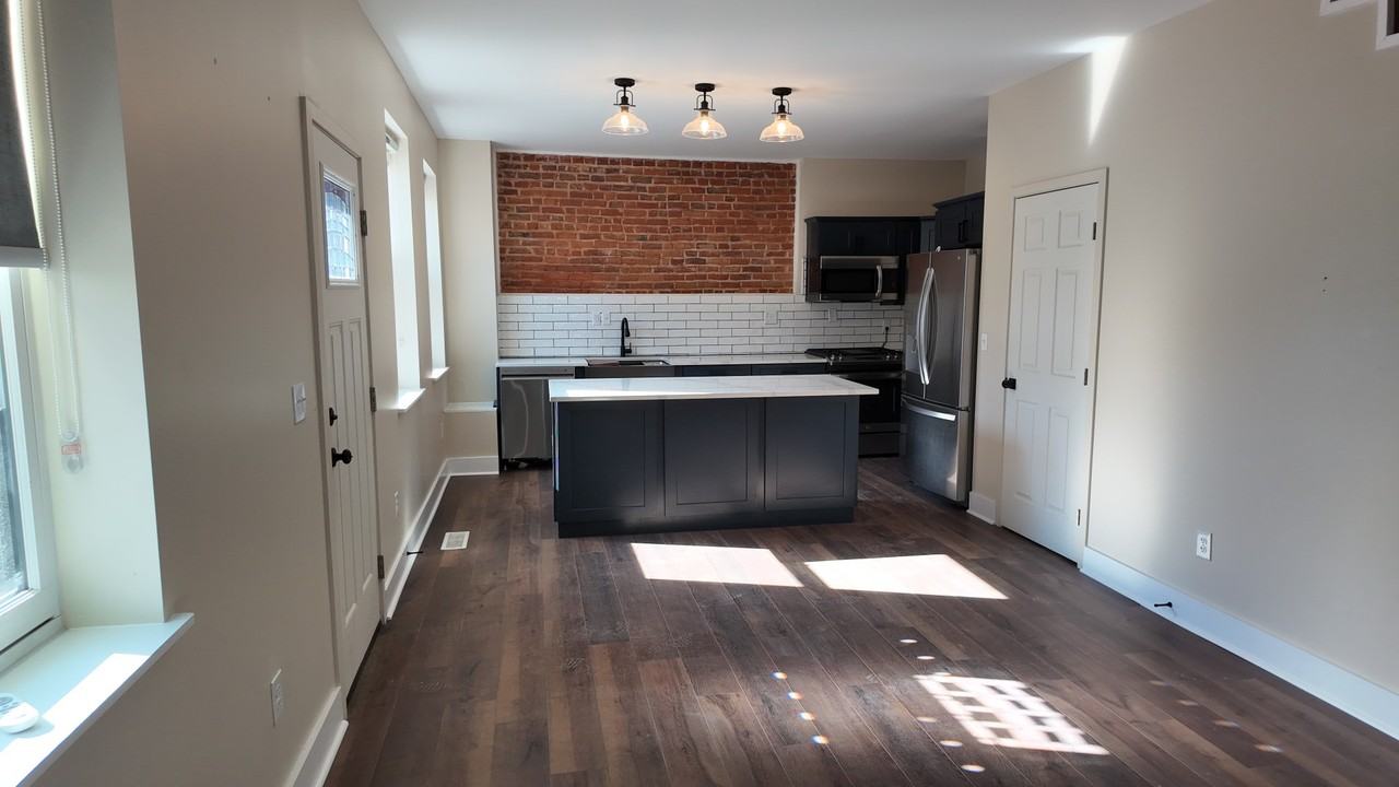 142 E Clifton Ave #2 - Photo 2 of 11