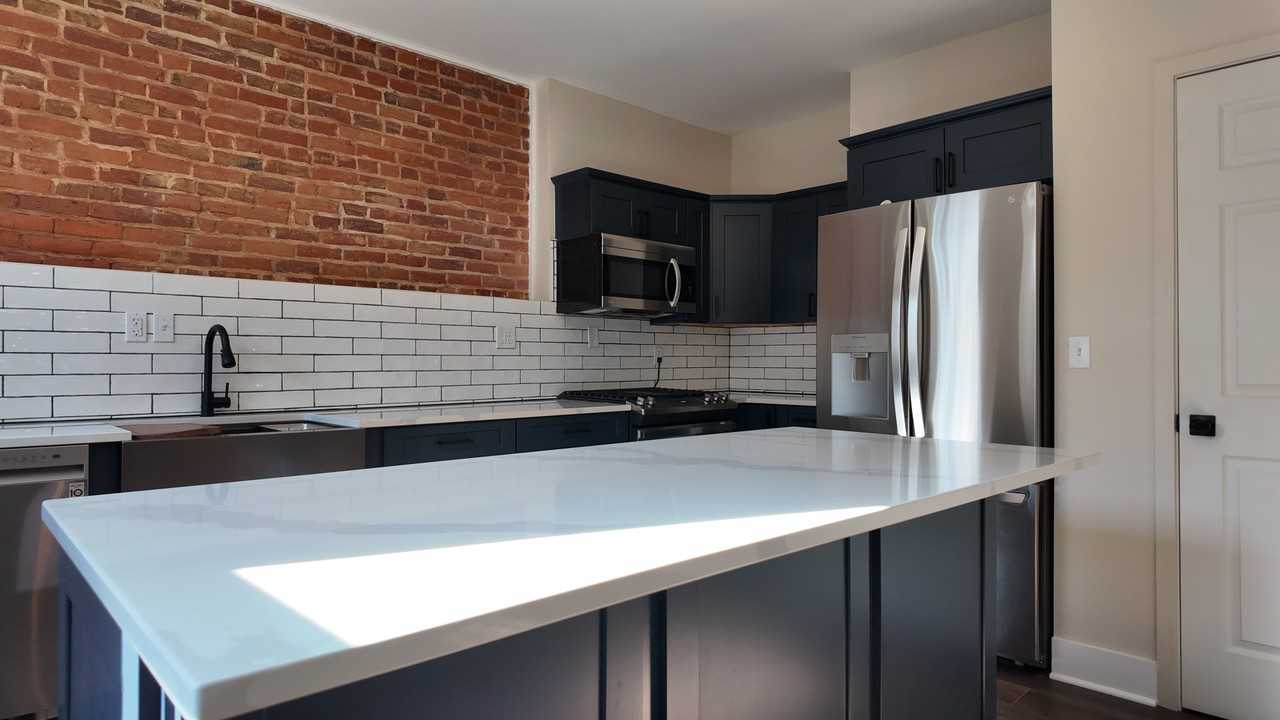 142 E Clifton Ave #2 - Photo 3 of 11