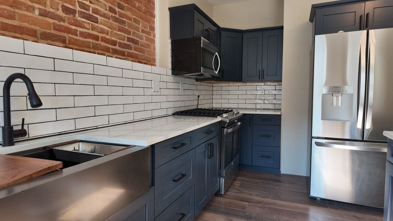 142 E Clifton Ave #2 - Photo 4 of 11