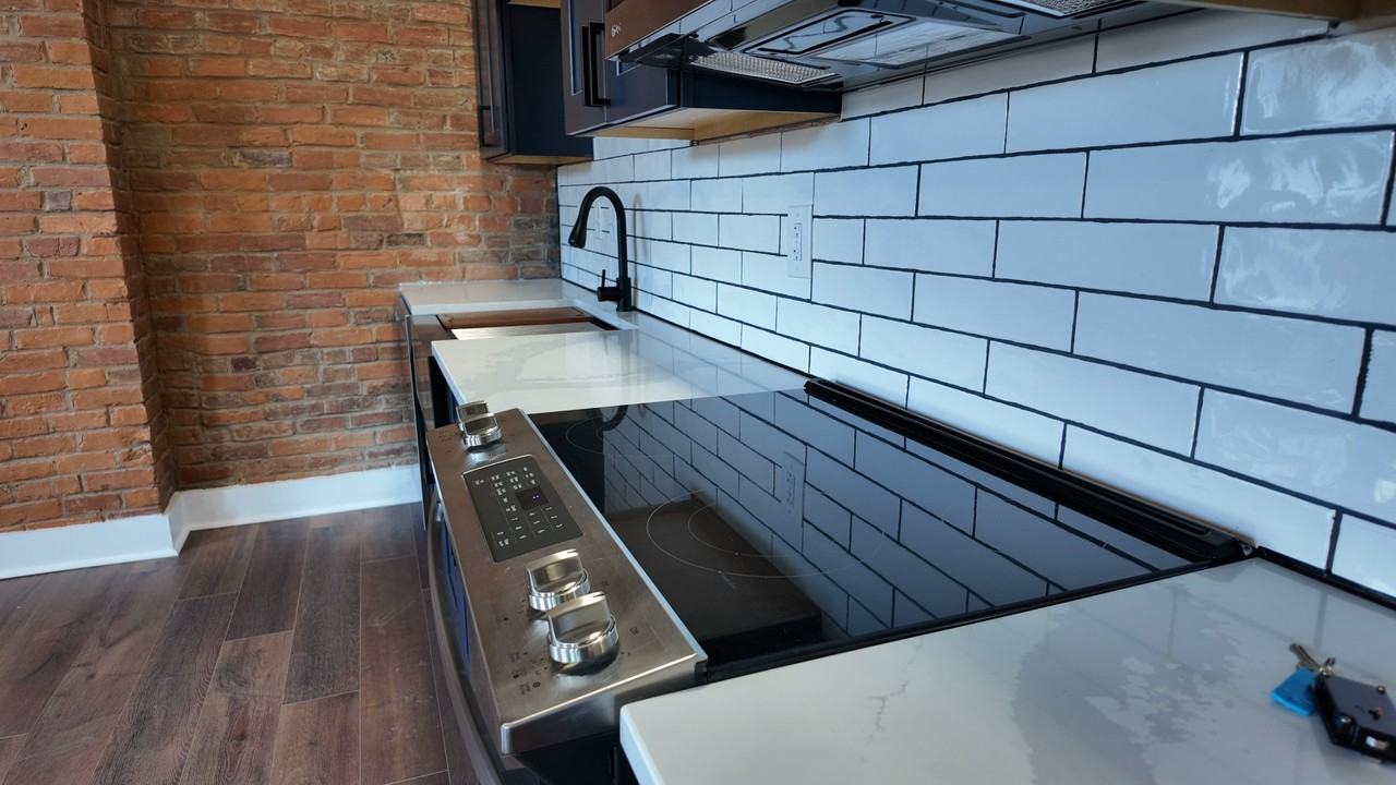 142 E Clifton Ave #3 - Photo 7 of 9