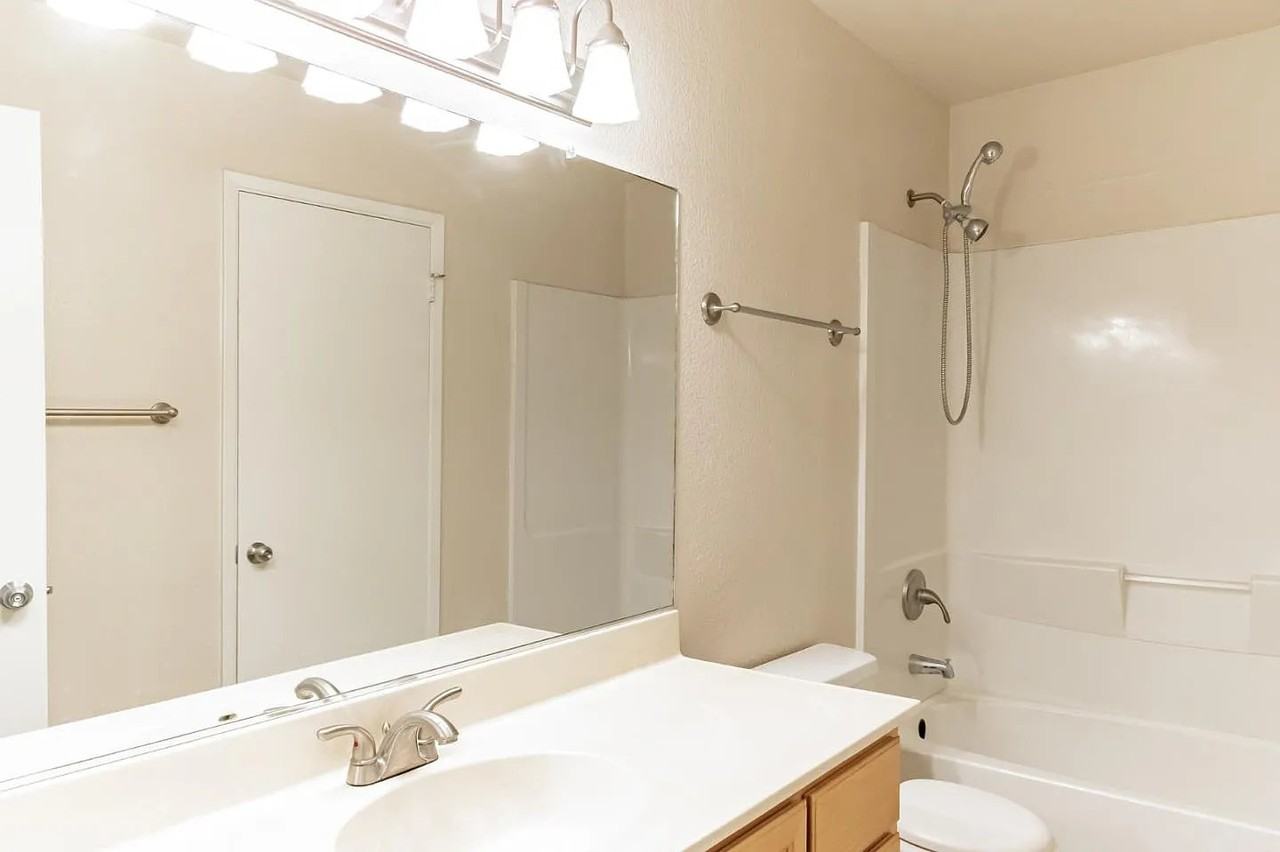 565 Lincoln Ave #C - Photo 2 of 7