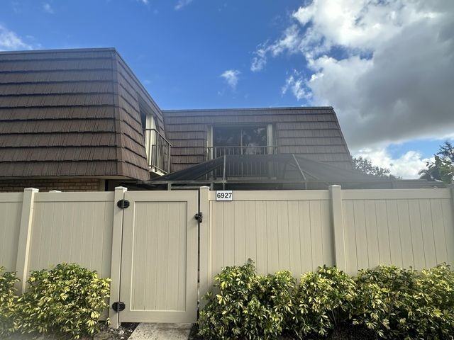 6927 69th Way - Photo 3 of 7