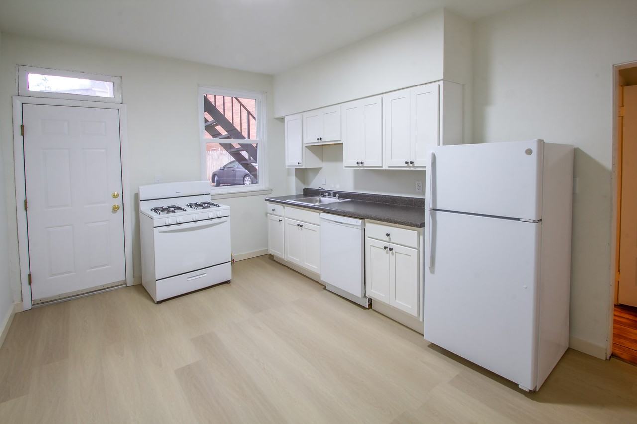 201 Center St - Photo 3 of 9