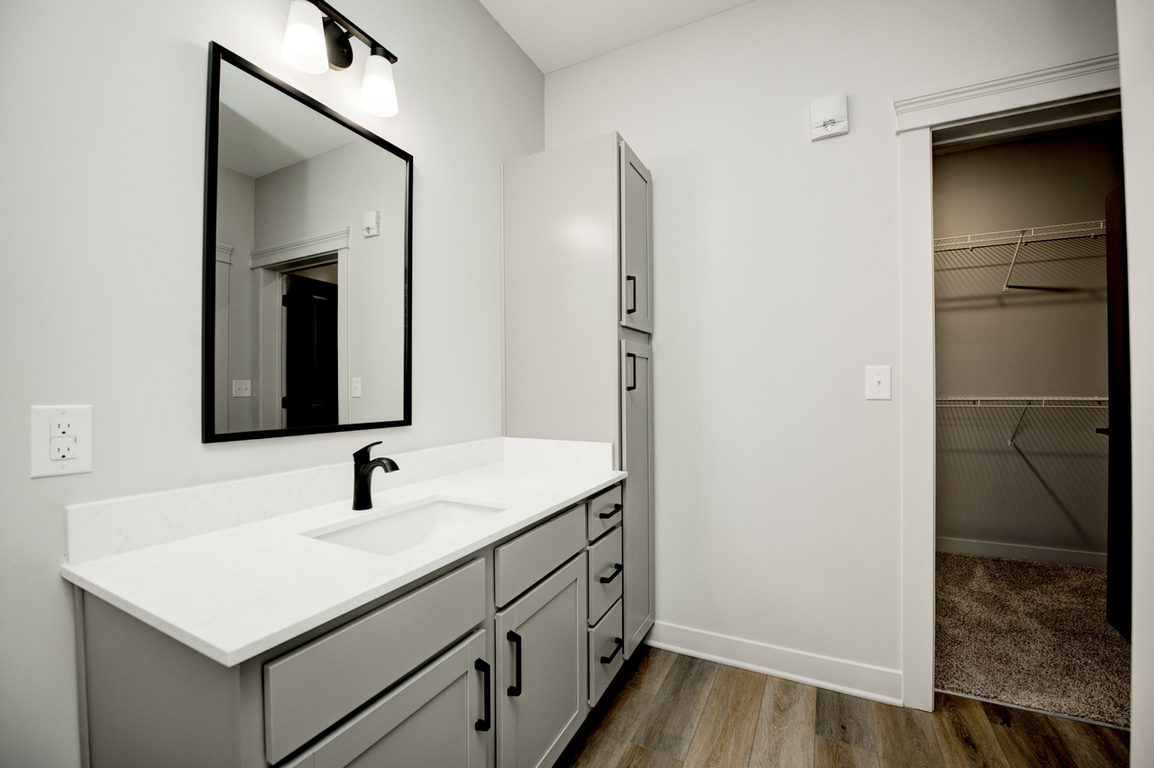 13957 Royal Park Drive - Photo 7 of 29