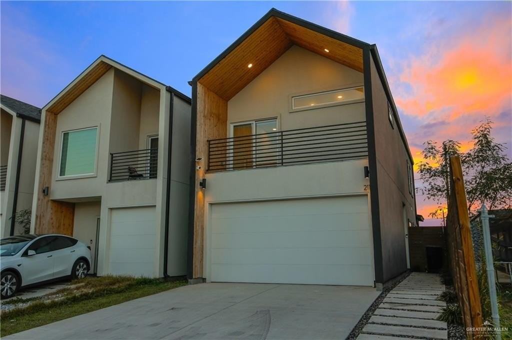 211 N 28th St - Photo 3 of 23