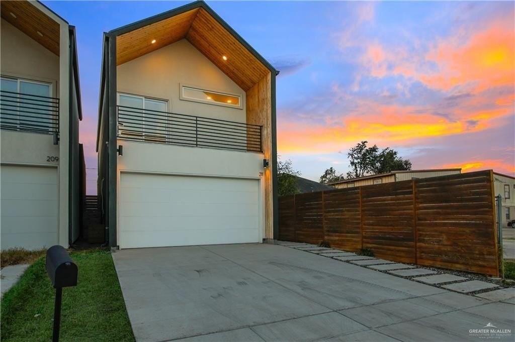 211 N 28th St - Photo 4 of 23