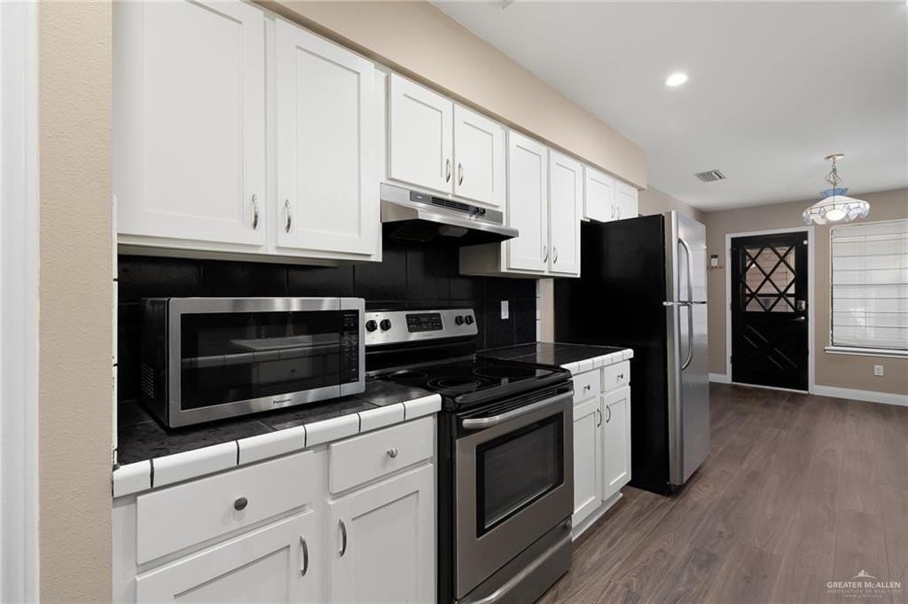 1102 Cardinal Ave - Photo 5 of 11