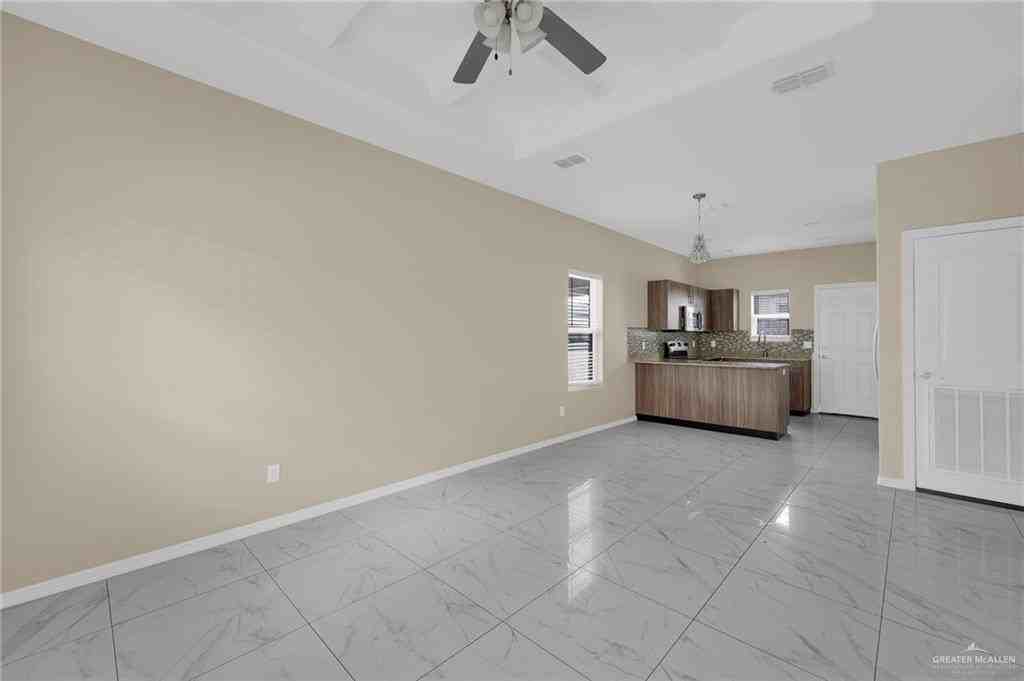 412 Carlisle Ave Apt 4 #4 - Photo 5 of 16