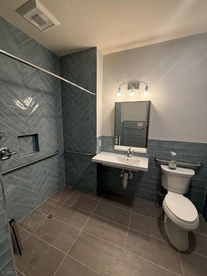 70 W Grand St - Photo 3 of 3