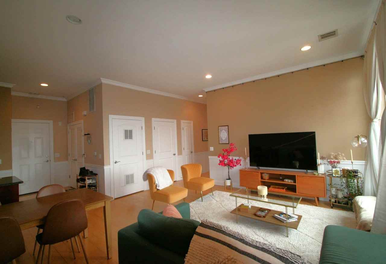 769 Montgomery St #604 - Photo 2 of 16