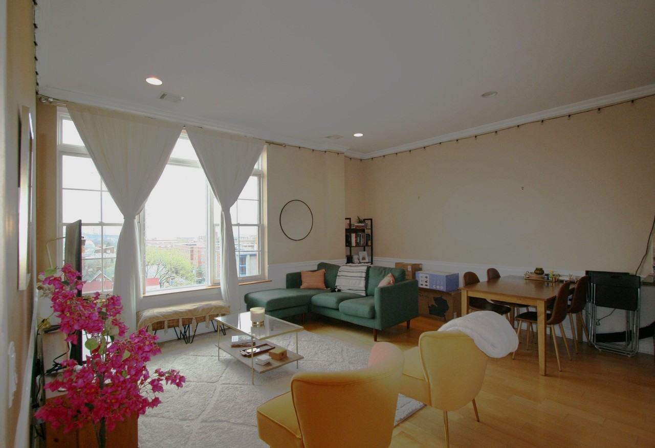 769 Montgomery St #604 - Photo 4 of 16