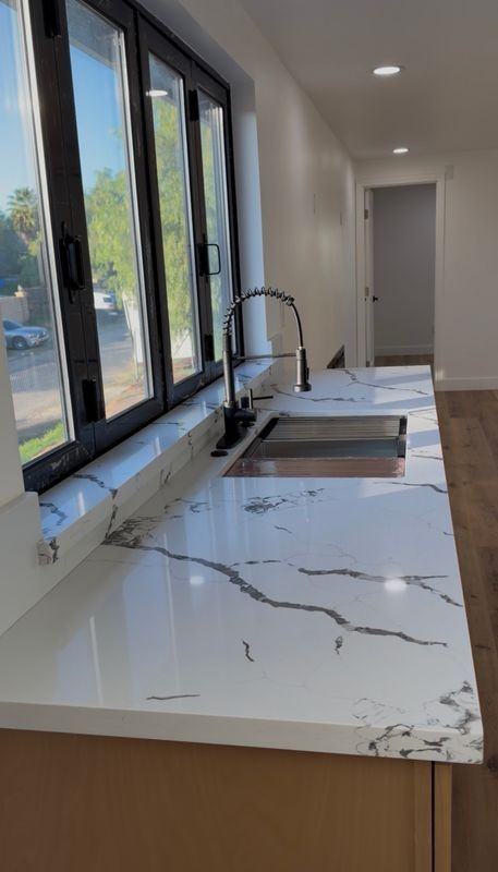 27438 Jarvis St - Photo 2 of 6