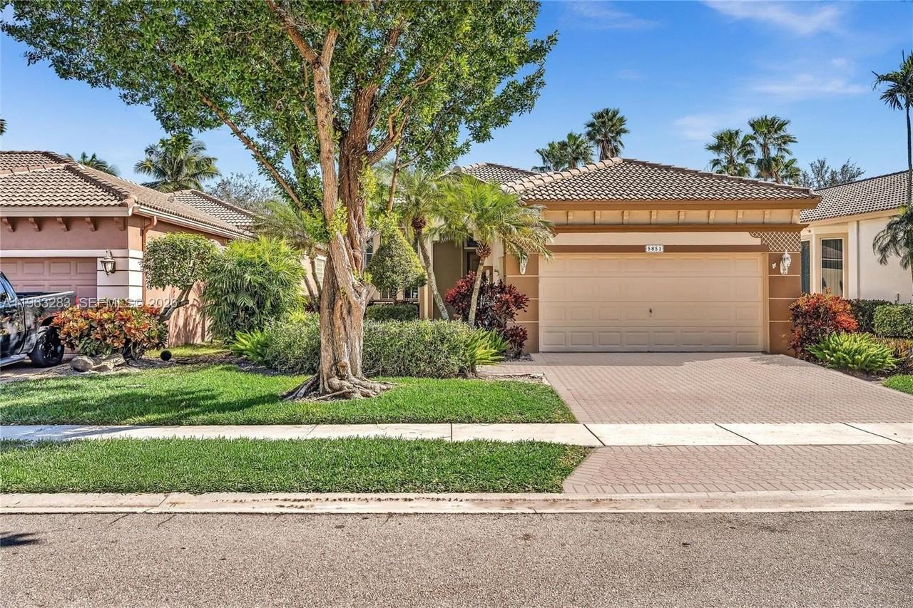 5851 Nw 125th Ter - Photo 2 of 50