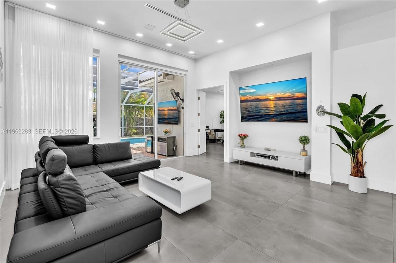 5851 Nw 125th Ter - Photo 5 of 50