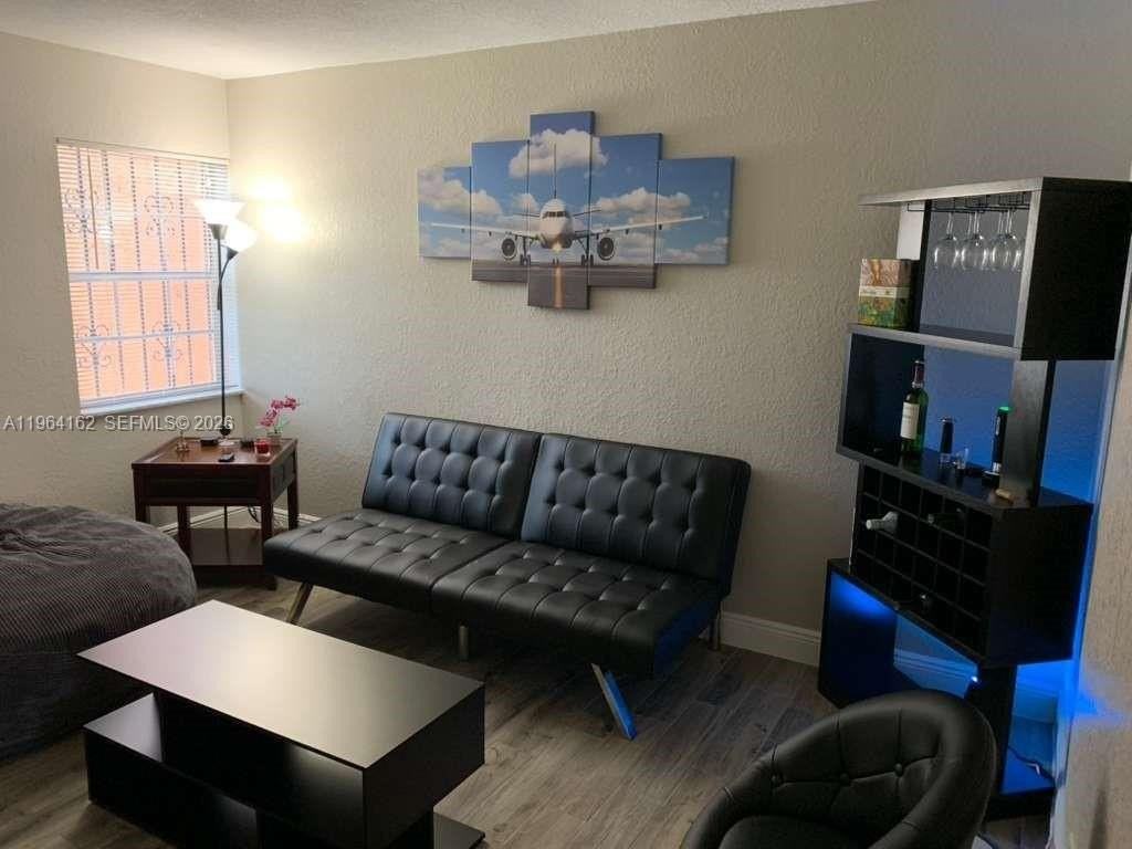 3737 Nw 20th St #504 - Photo 4 of 23