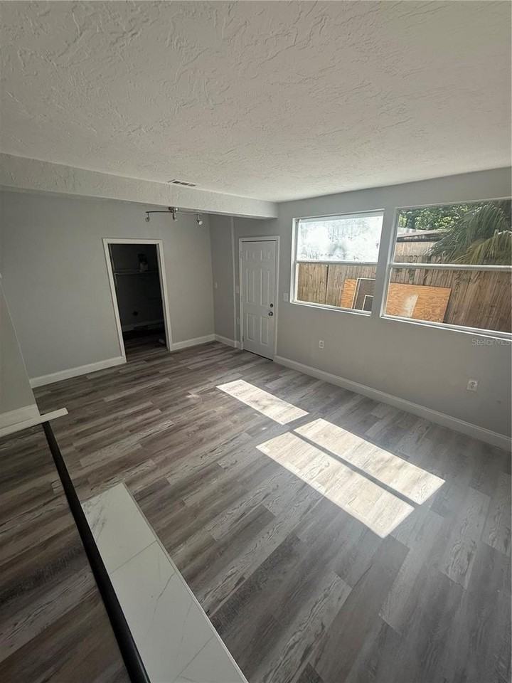 9029 Maiden Ln - Photo 7 of 11