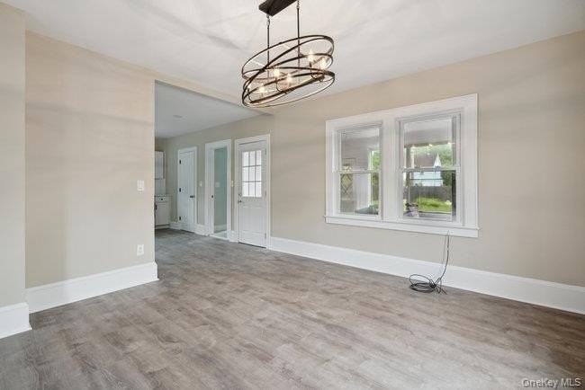 1030 Glen Cove Ave - Photo 2 of 27