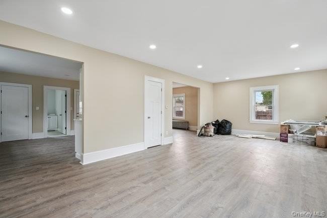 1030 Glen Cove Ave - Photo 3 of 27