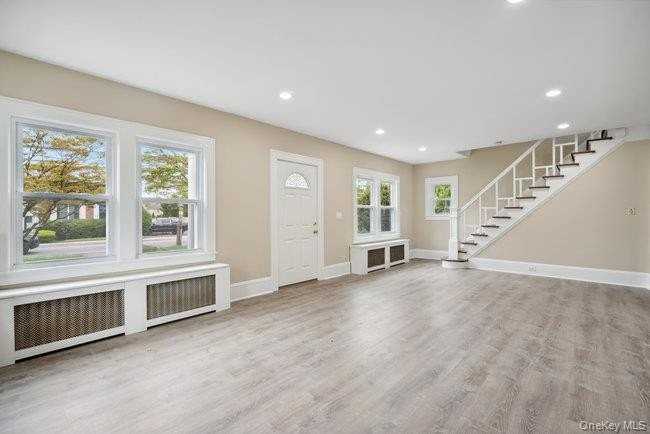 1030 Glen Cove Ave - Photo 5 of 27