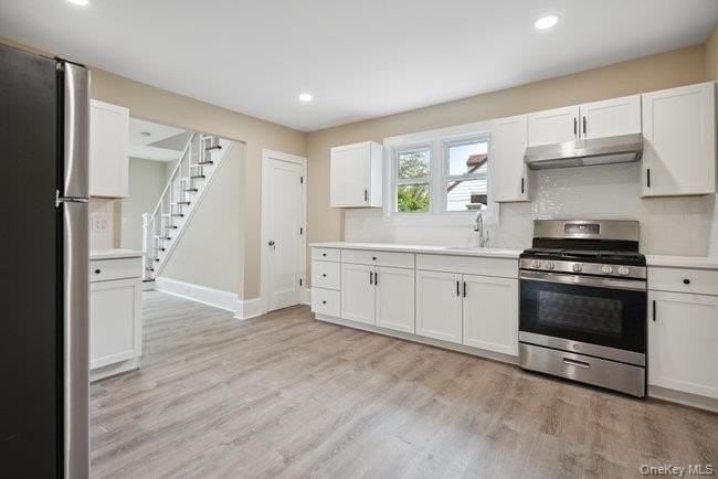 1030 Glen Cove Ave - Photo 6 of 27