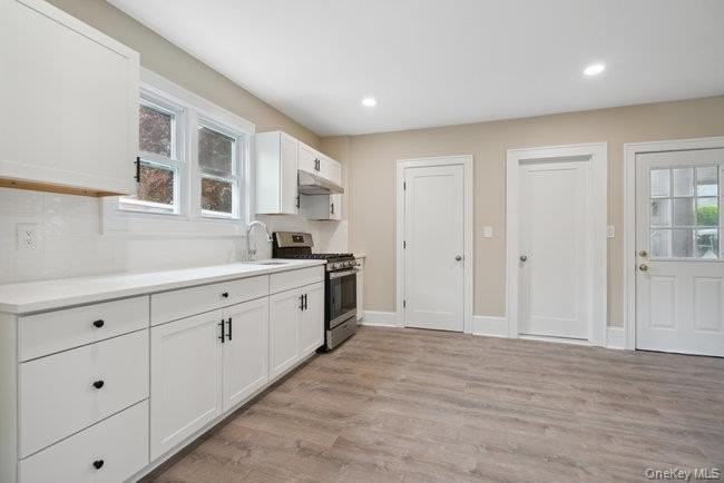 1030 Glen Cove Ave - Photo 7 of 27