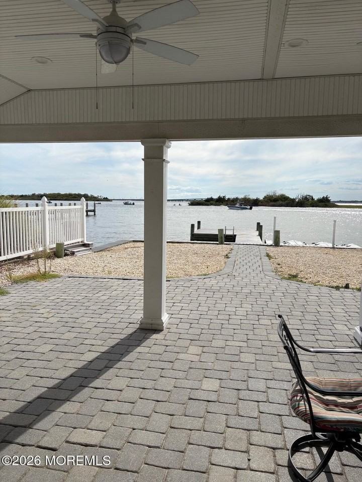 11 Harborside Dr W - Photo 2 of 16