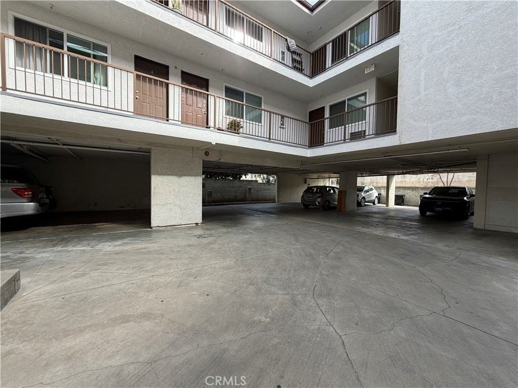 1758 N Kingsley Dr #5 - Photo 2 of 10