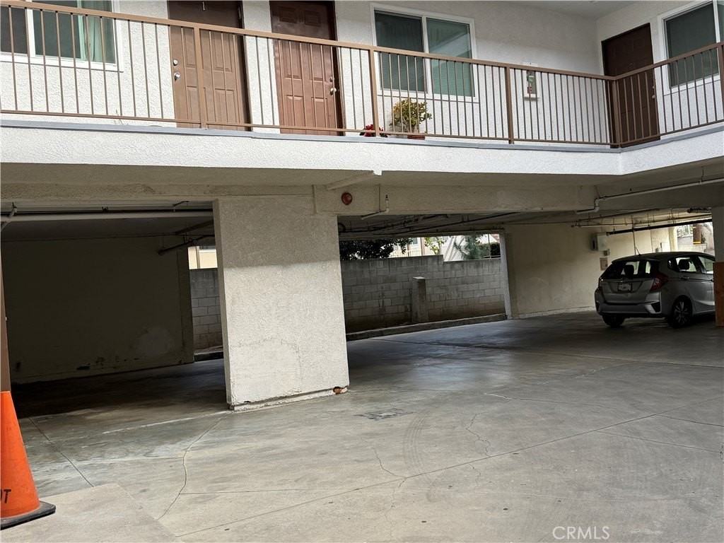 1758 N Kingsley Dr #5 - Photo 3 of 10