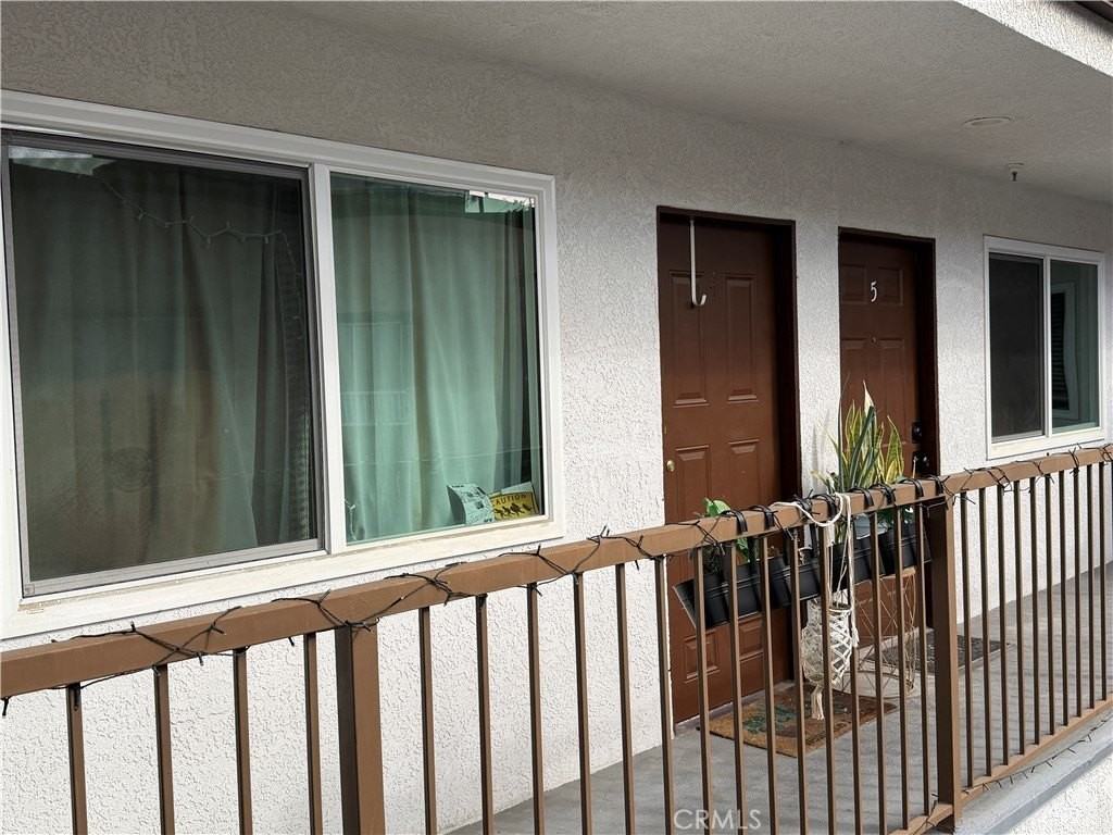 1758 N Kingsley Dr #5 - Photo 4 of 10