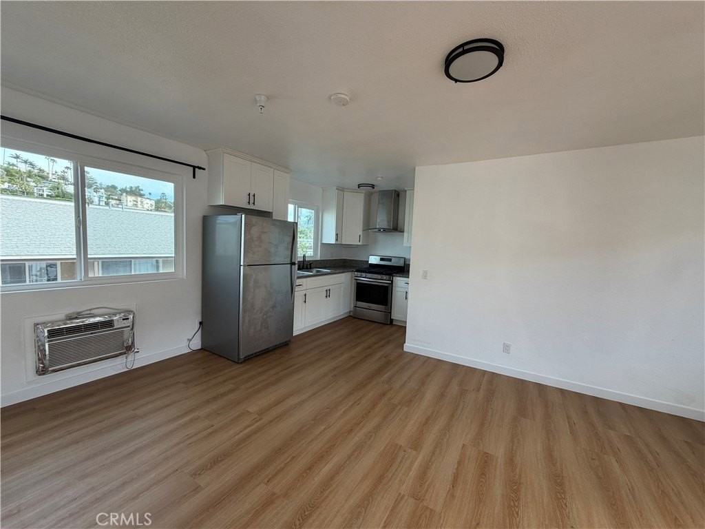 1758 N Kingsley Dr #5 - Photo 5 of 10