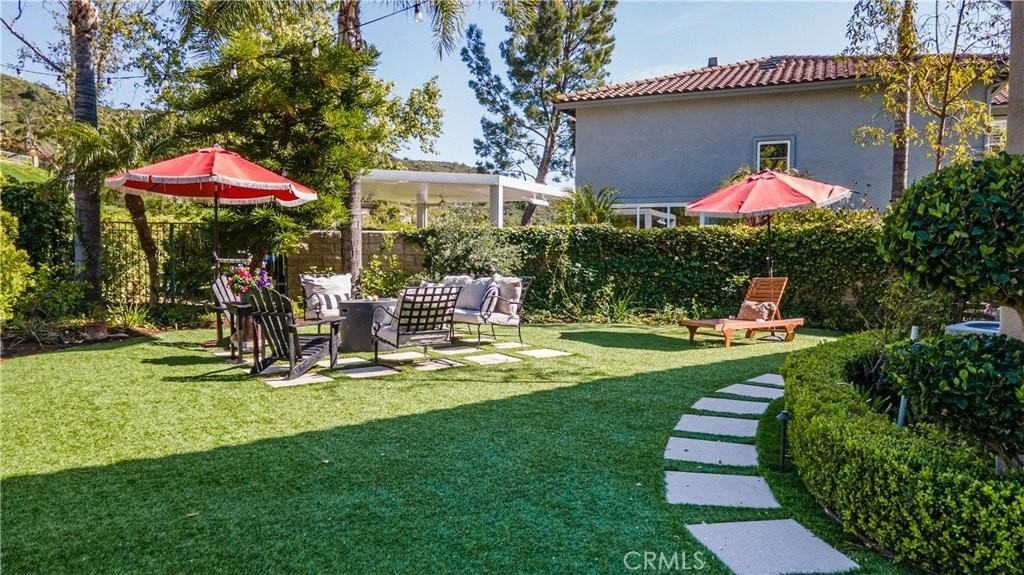 11 Willowglade - Photo 5 of 44