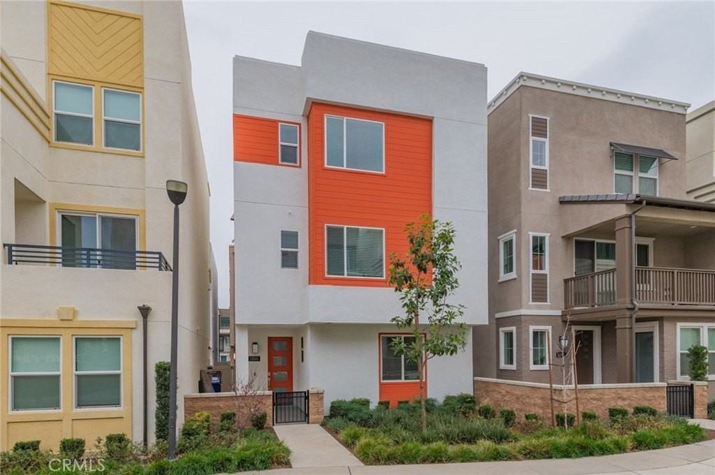 11010 Summertree Dr - Photo 2 of 36