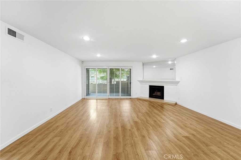 5315 Yarmouth Ave #101 - Photo 2 of 36