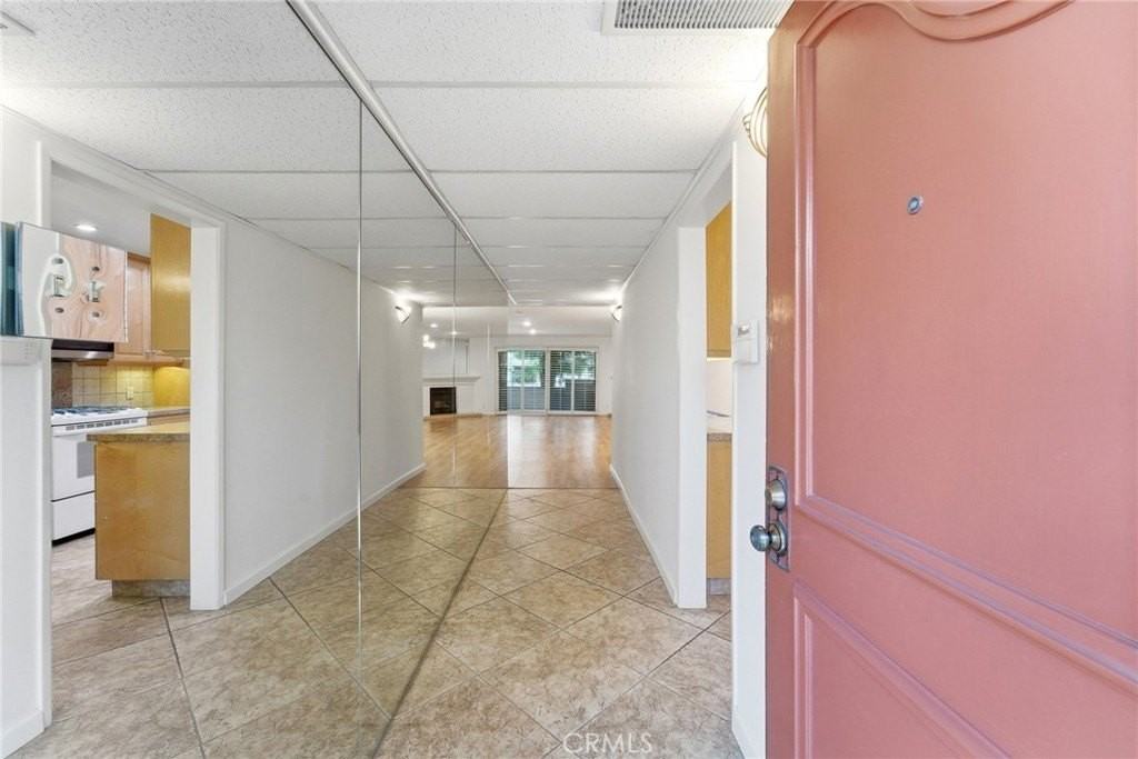 5315 Yarmouth Ave #101 - Photo 4 of 36