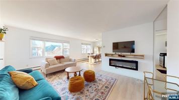 featured image of 121 3rd St